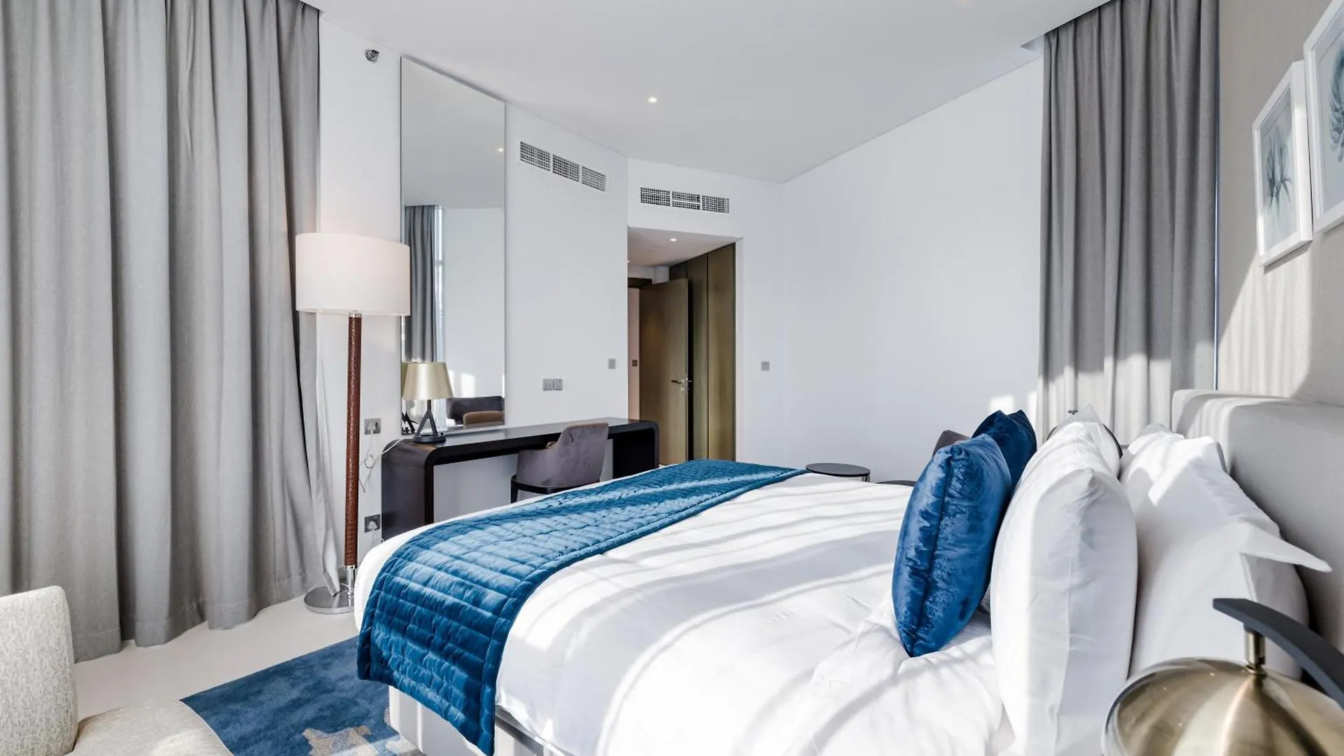Modern 2-Bedroom Apartment Near Burj Khalifa & Dubai Mall United Arab Emirates