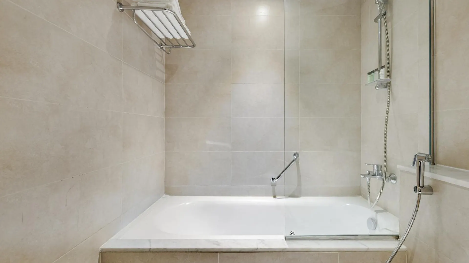 Modern 2-Bedroom Apartment Near Burj Khalifa & Dubai Mall